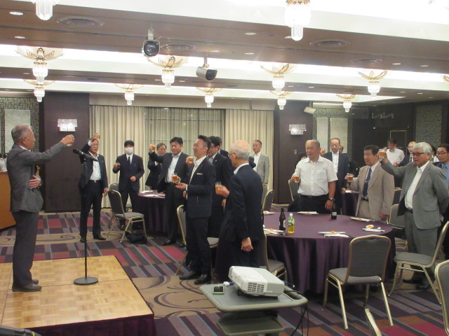 懇親会乾杯 | 第31回通常総会を開催しました | 広島県安全施設業協同組合
